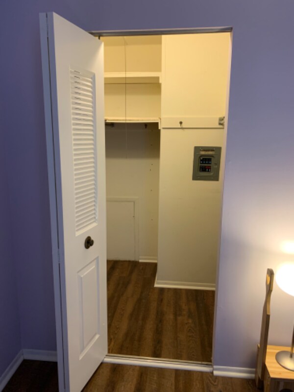 Building Photo - 6116 Hilltop Dr