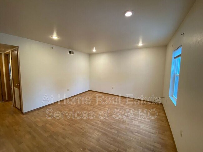 Building Photo - 750 S Campbell Ave