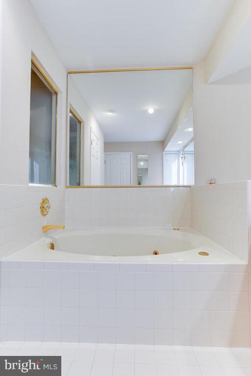 Building Photo - 100 Spring Pl Way