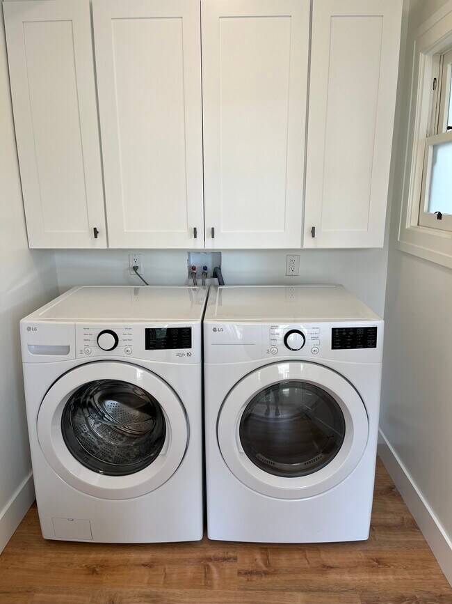 laundry - 240 Lindero Ave