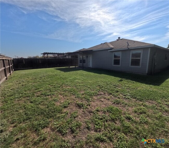Building Photo - 2902 Lenora Dr