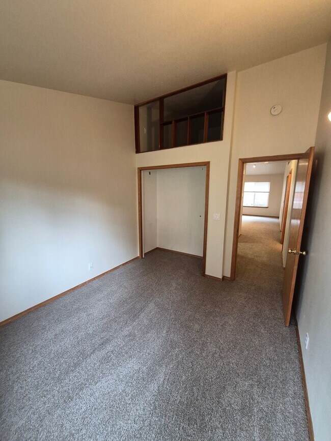 Building Photo - 3BR/2BA NE Bend Home