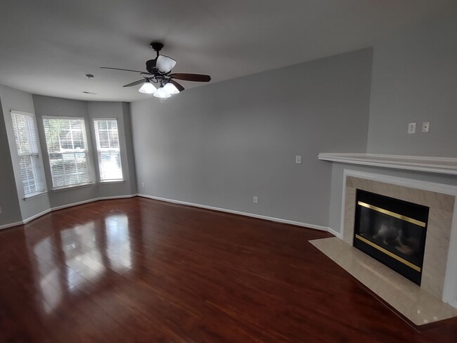 Building Photo - Cozy Townhome located in the popular Prosp...