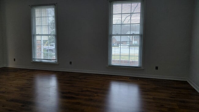 Building Photo - 5944 Port Yakima Ct