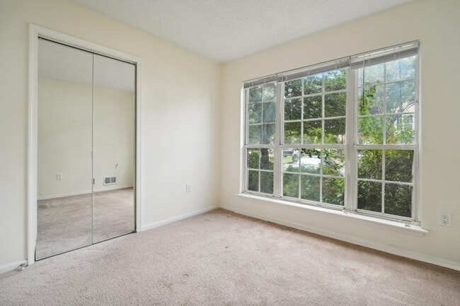 Building Photo - 14 Walnut St