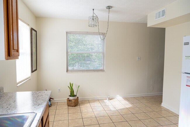 Building Photo - 3422 Orlando Dr
