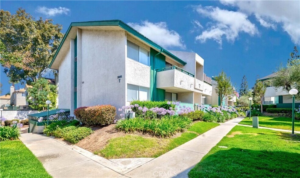 Building Photo - 15201 Santa Gertrudes Ave