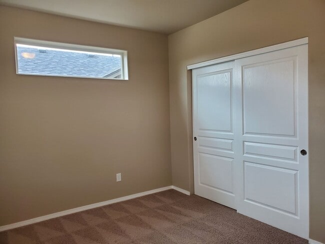 Building Photo - Must See Craftsman Style Home in Desirable West Salem Neighborhood