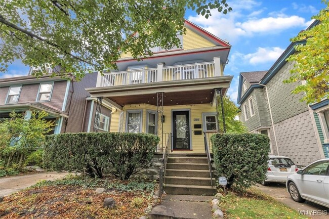Building Photo - 260 Baynes St