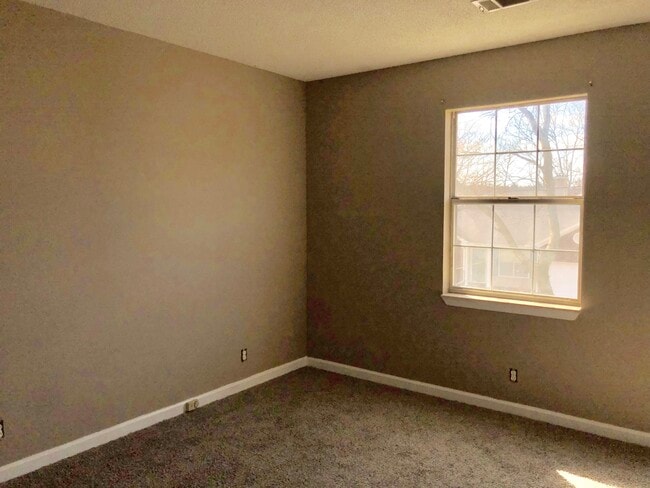 Building Photo - 346 N Birchwood Dr