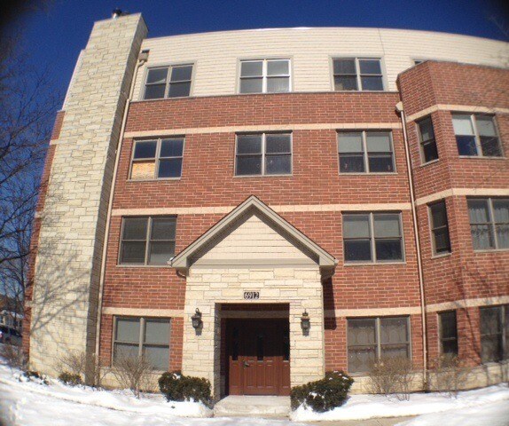 Building Photo - 6912 W Medill Ave