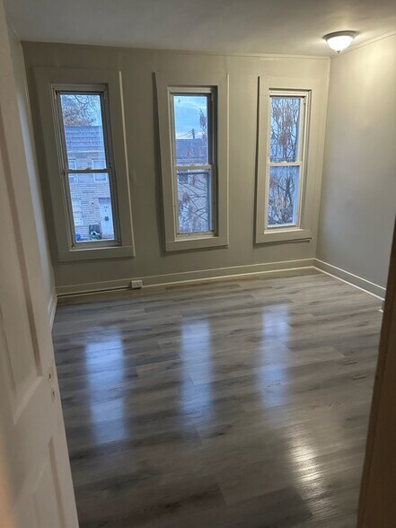 Building Photo - 328 S Mount St