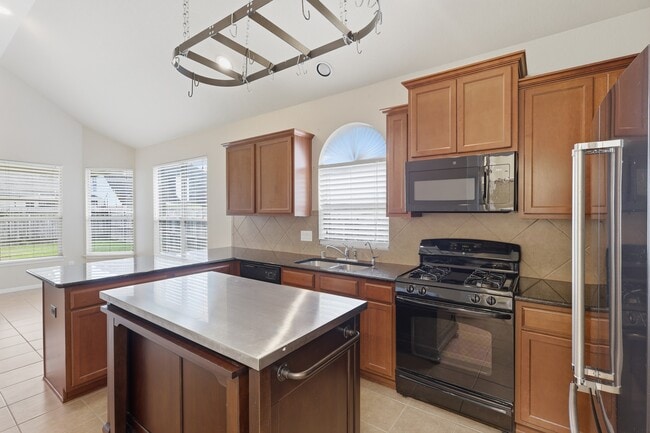 Building Photo - 506 Carson Ridge Dr