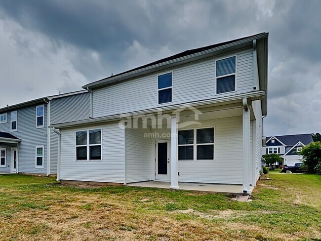 Building Photo - 526 Lateleaf Dr