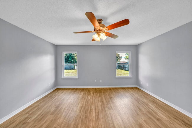 Building Photo - 7216 Antoinette Cir