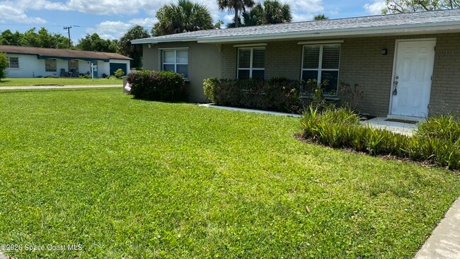 Building Photo - 2125 Emerald Ct