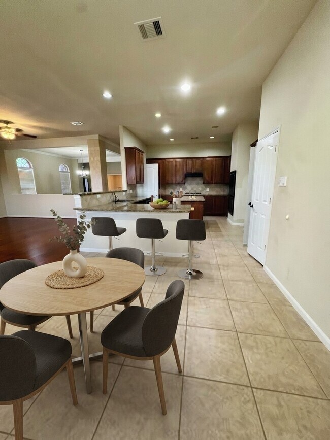 Building Photo - 2714 Brahman Dr