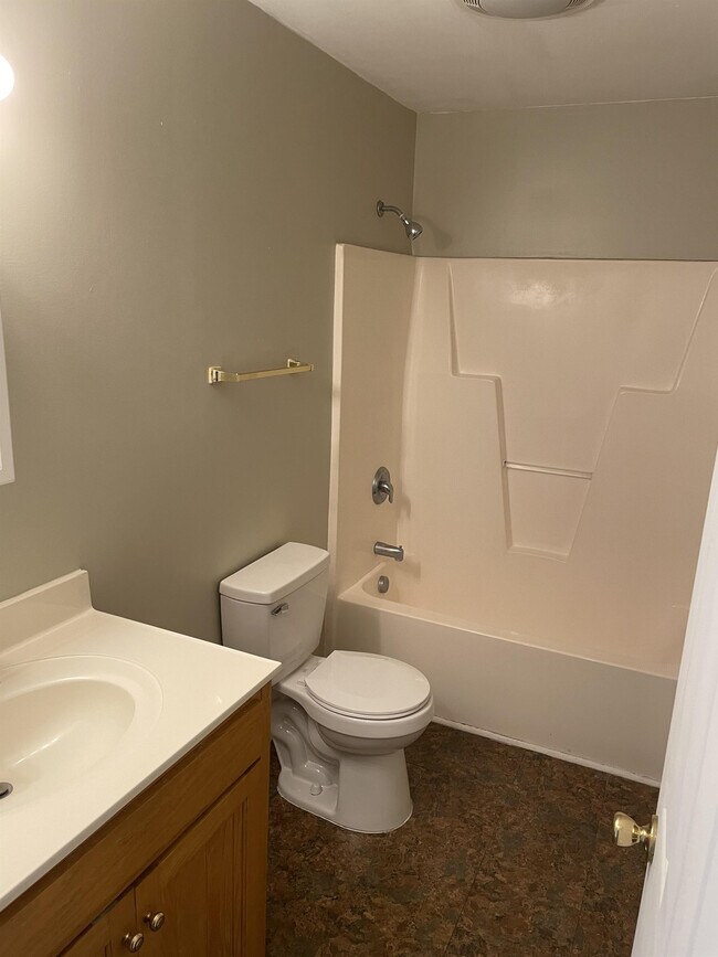 Building Photo - 883 N Cool Ave