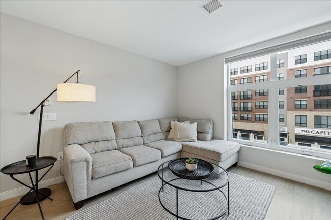 Building Photo - 18 Artisan Dr