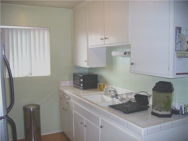 Kitchen - 4750 Noyes St