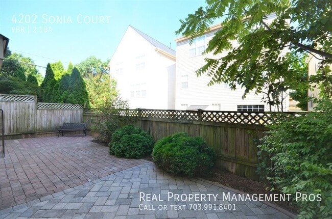 Building Photo - 4202 Sonia Ct