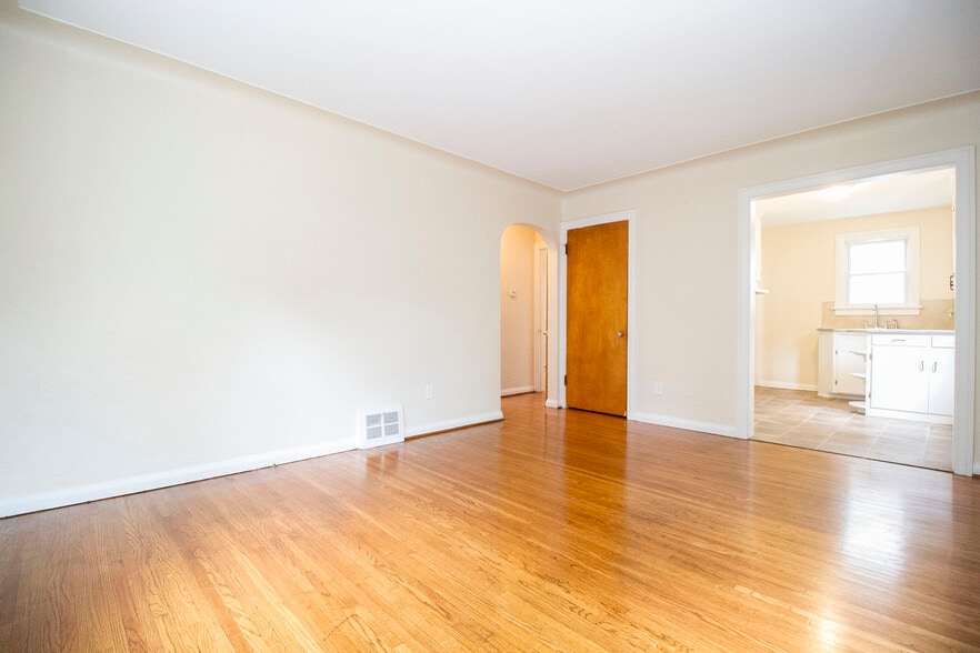 Building Photo - 2016 Balkan Pl