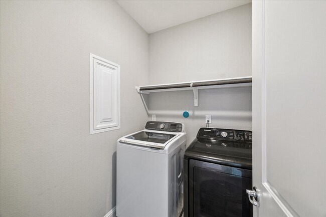 Building Photo - 5443 Camaguey St