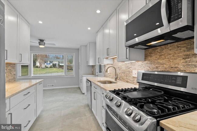 Building Photo - 7845 Brompton St