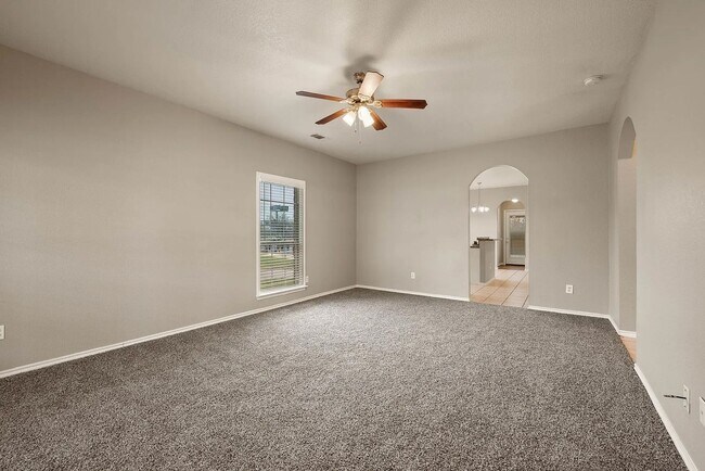 Building Photo - Light-Filled 3-Bedroom Home with Updated K...