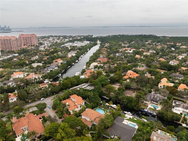 Building Photo - 7125 Los Pinos Blvd