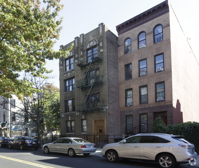 Building Photo - 460 Halsey St
