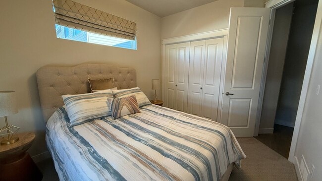 Building Photo - Furnished Ranch Style Condo W/Garage off Sand Lake/Kincaid. Must see. Available NOW!