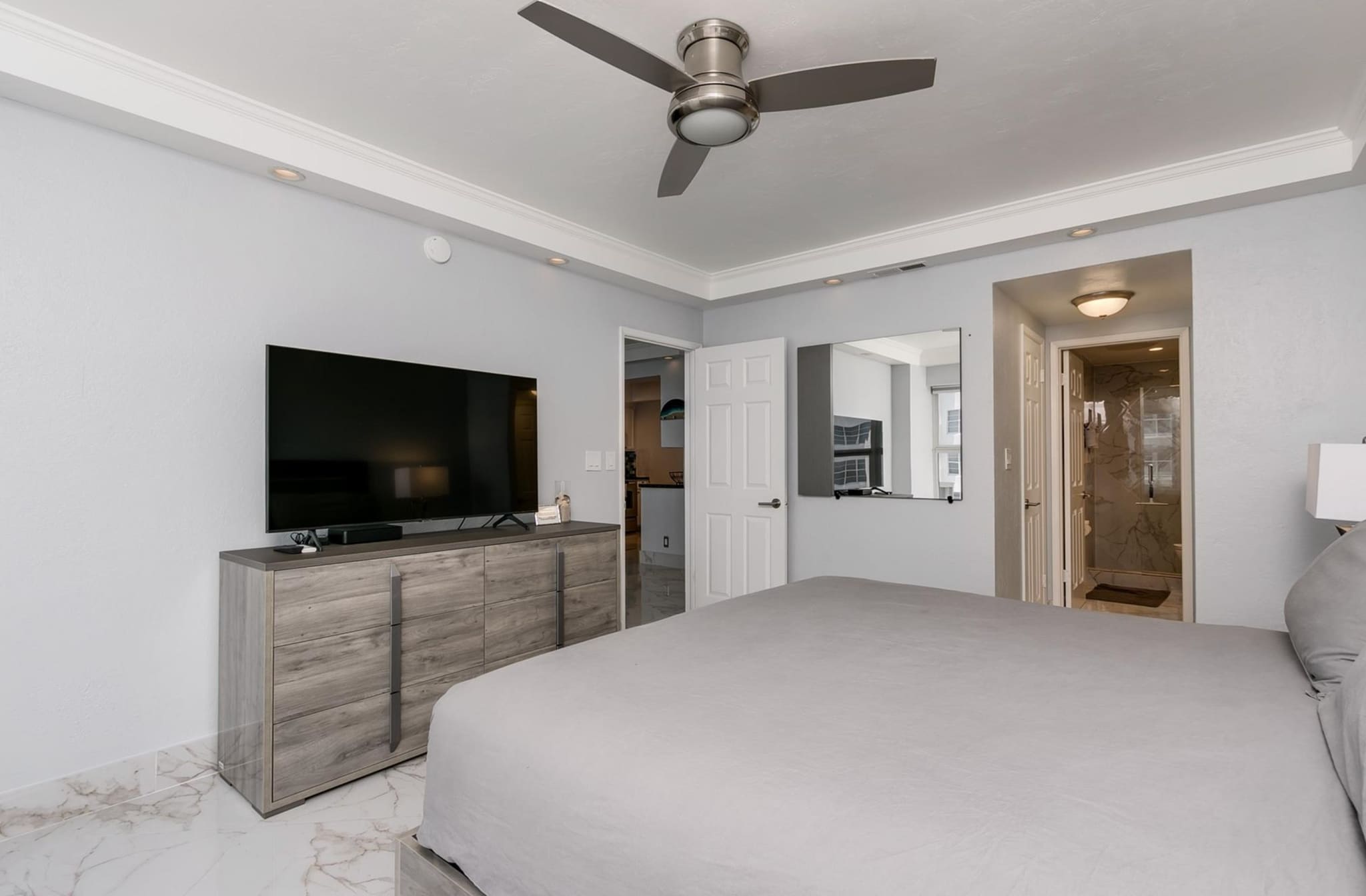Building Photo - 3700 Galt Ocean Dr