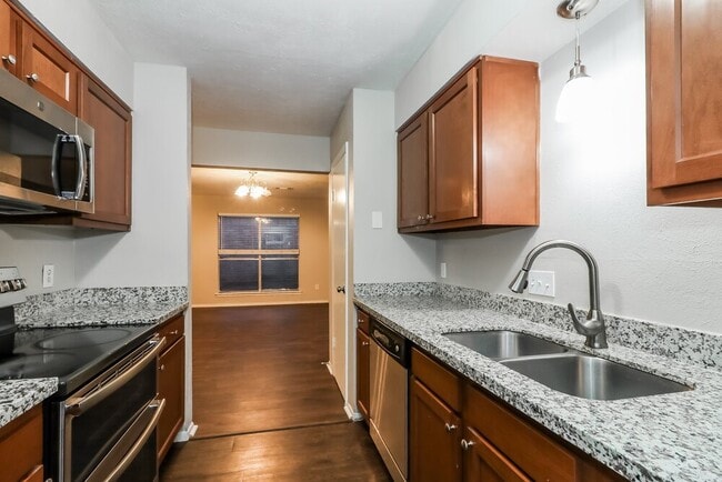 Building Photo - 1909 Chelsea Ct