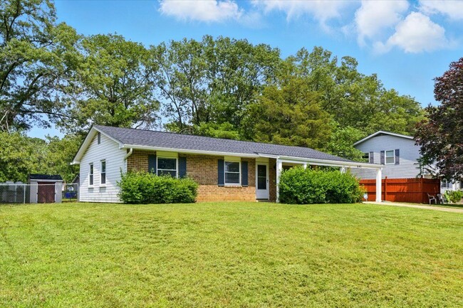 Primary Photo - 643 University Dr