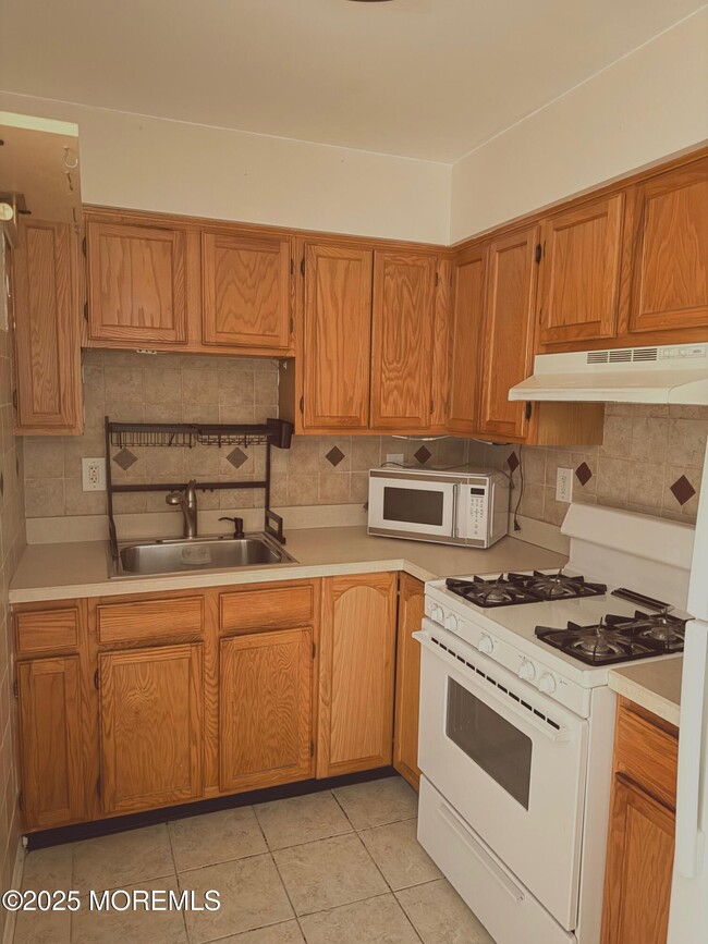 Building Photo - 526 Tivoli Ct