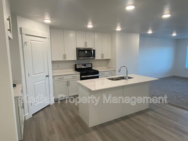 Building Photo - 1088 N 1840 W