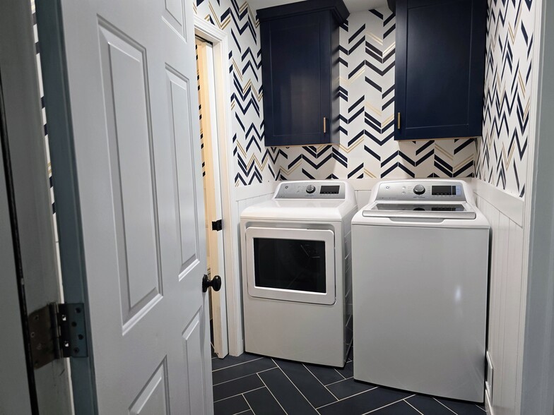 Laundry renovated in 2024 - 90 Martin Point Ct