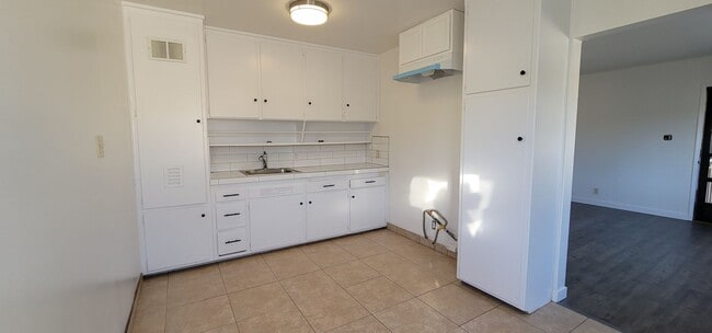 Building Photo - Midtown Ventura 2+1 Apartment near CMH