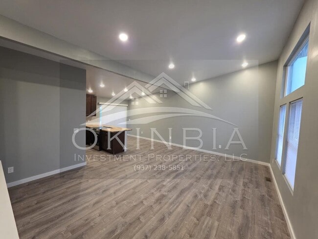 Building Photo - 1038 Rossiter Dr