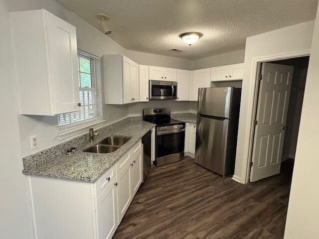 Building Photo - 2511 Bluff View Ct