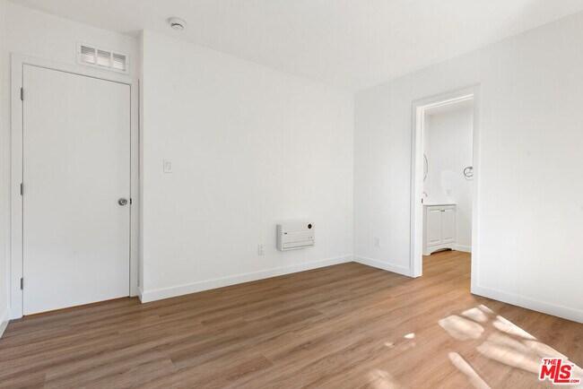 Building Photo - 836 Ashland Ave