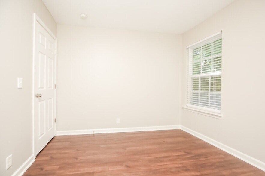 Building Photo - 7375 Ole Nottingham Dr