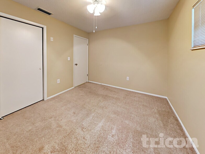 Building Photo - 6320 Moog Rd