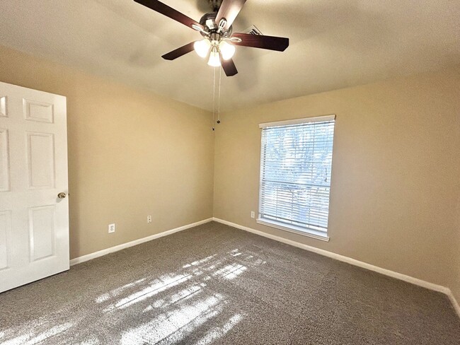 Building Photo - 5903 Llano Creek Dr