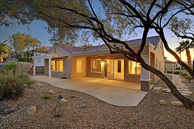 Building Photo - Golf Course Views in Sun City Anthem!  Age...