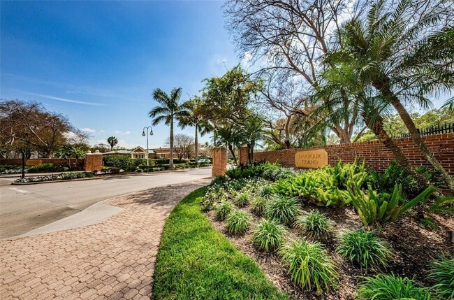 Building Photo - 924 Hemingway Cir