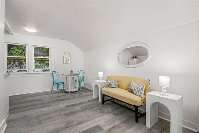 Building Photo - 561 1/2 Madison Street