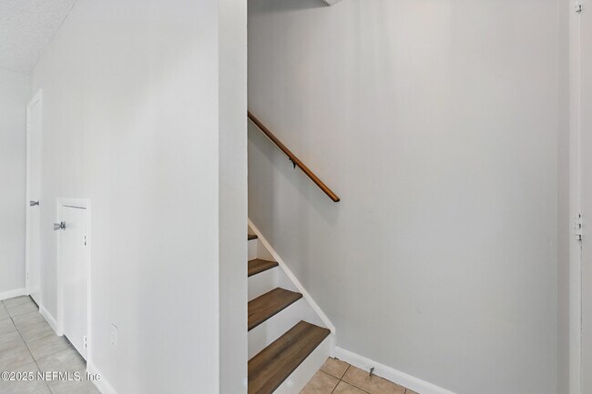 Building Photo - 2505 Waters Edge Dr