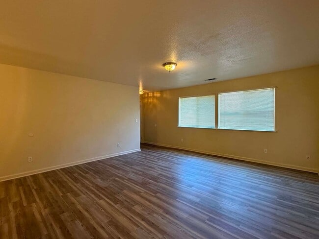 Building Photo - 155 Derek Dr